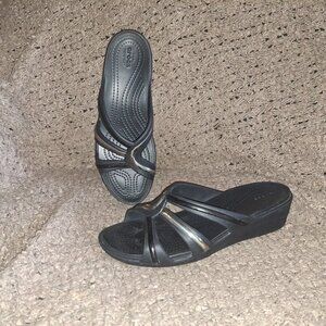 CROCS-Sanrah Metalblock Strappy Wedge Sandals-Black/Silver-Sz 10-NWOB